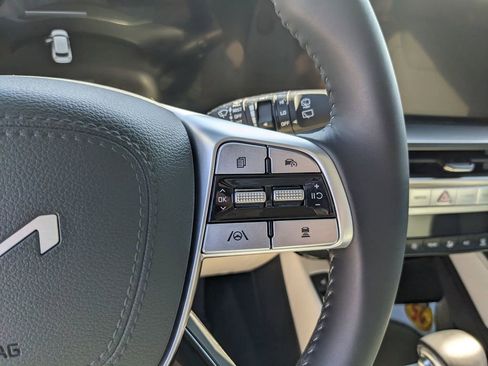 Certified 2025 Kia Telluride S image 31