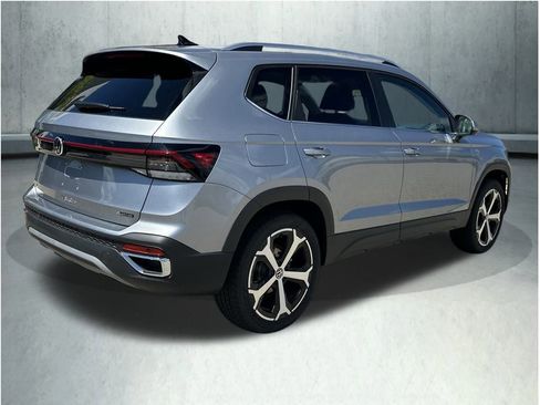 New 2025 Volkswagen Taos SEL image 5