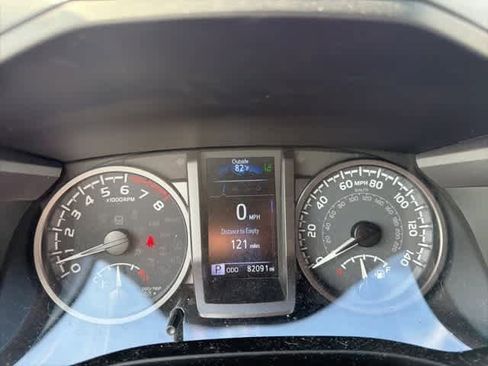 Used 2021 Toyota Tacoma TRD Sport w/ Technology Package image 12
