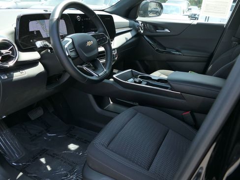 Used 2026 Chevrolet Equinox LT FWD image 10