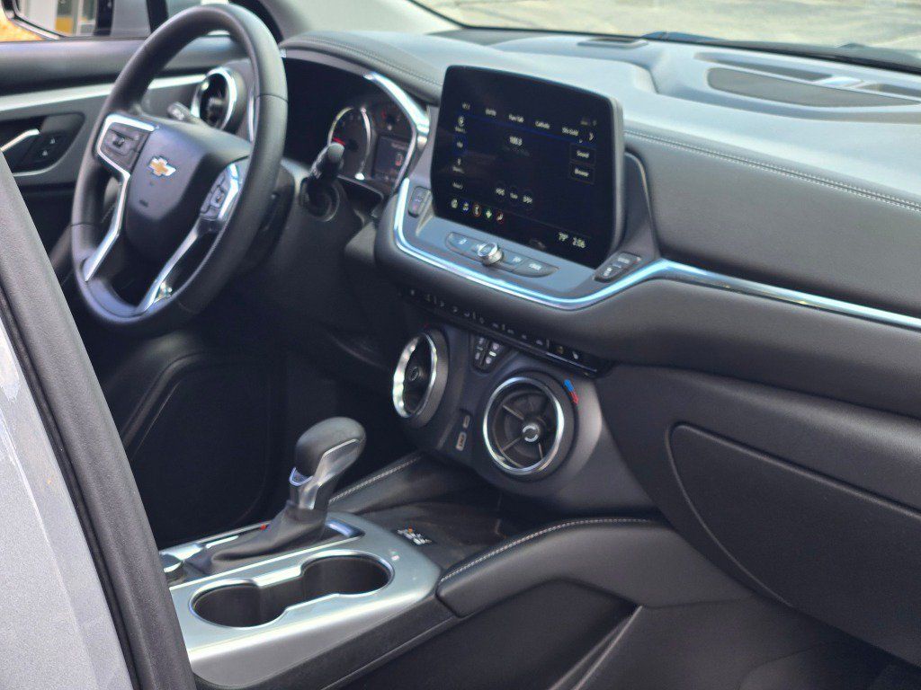 Certified 2024 Chevrolet Blazer LT w/ Convenience Package FWD image 9