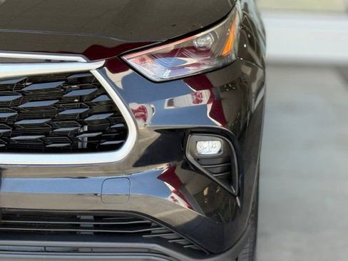 Certified 2022 Toyota Highlander XLE image 8