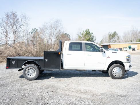 New 2026 RAM 4500 Tradesman w/ Laramie Trim Package image 10