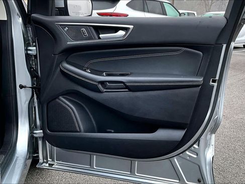 Used 2020 Ford Edge Titanium image 21