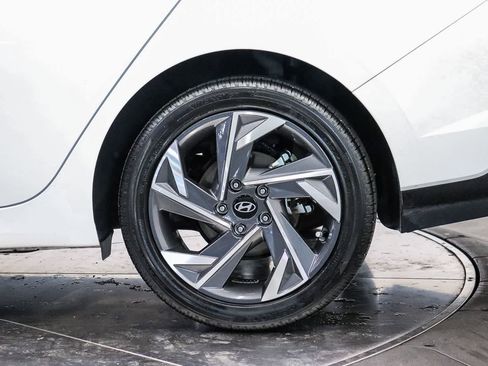Used 2025 Hyundai Elantra SEL FWD image 10