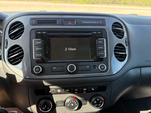 Used 2013 Volkswagen Tiguan S image 42