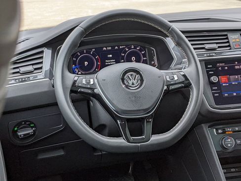 Certified 2021 Volkswagen Tiguan SE image 14