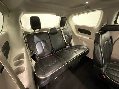 Used 2023 Chrysler Pacifica Limited FWD image 25