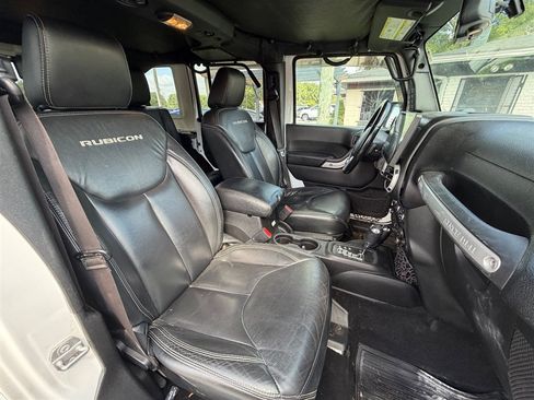 Used 2017 Jeep Wrangler Unlimited Rubicon AWD/4WD image 5