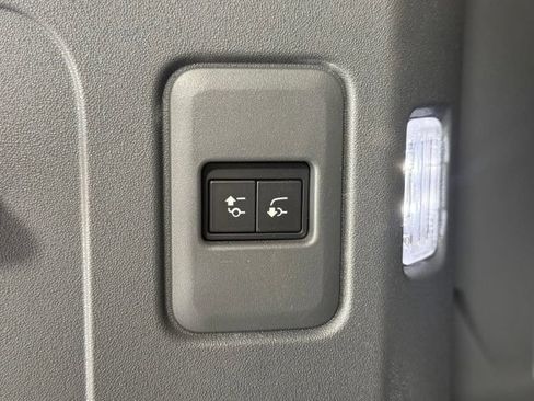 Used 2022 Land Rover Defender 90 X-Dynamic S AWD/4WD image 18