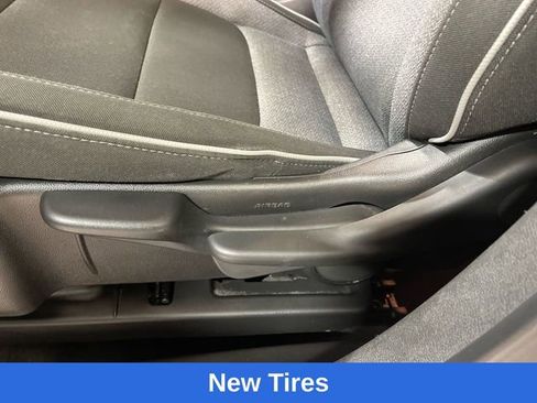 Used 2025 Chevrolet TrailBlazer LT AWD/4WD image 12