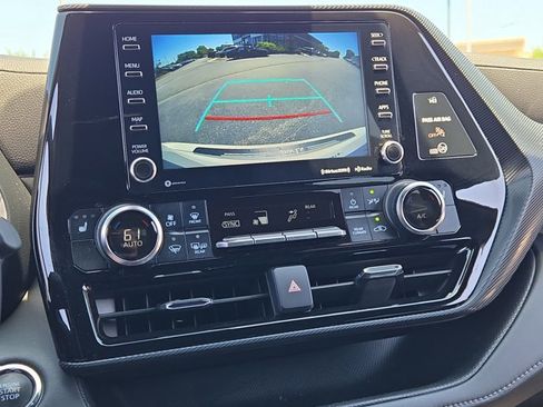 Used 2022 Toyota Highlander XSE image 27