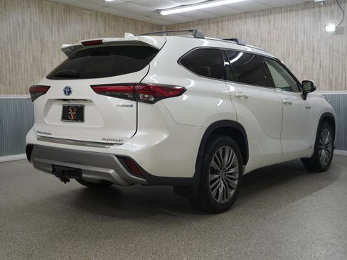 Used 2021 Toyota Highlander Platinum AWD/4WD image 10