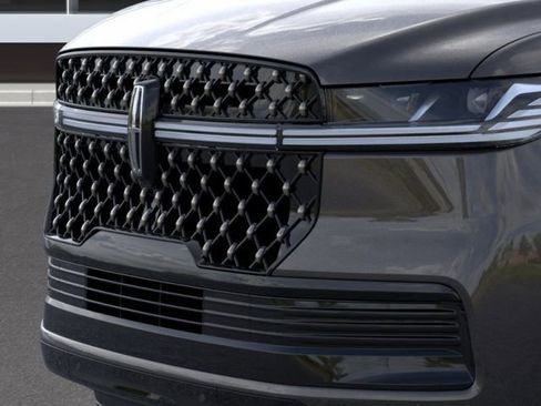 New 2026 Lincoln Navigator L Black Label AWD/4WD image 17
