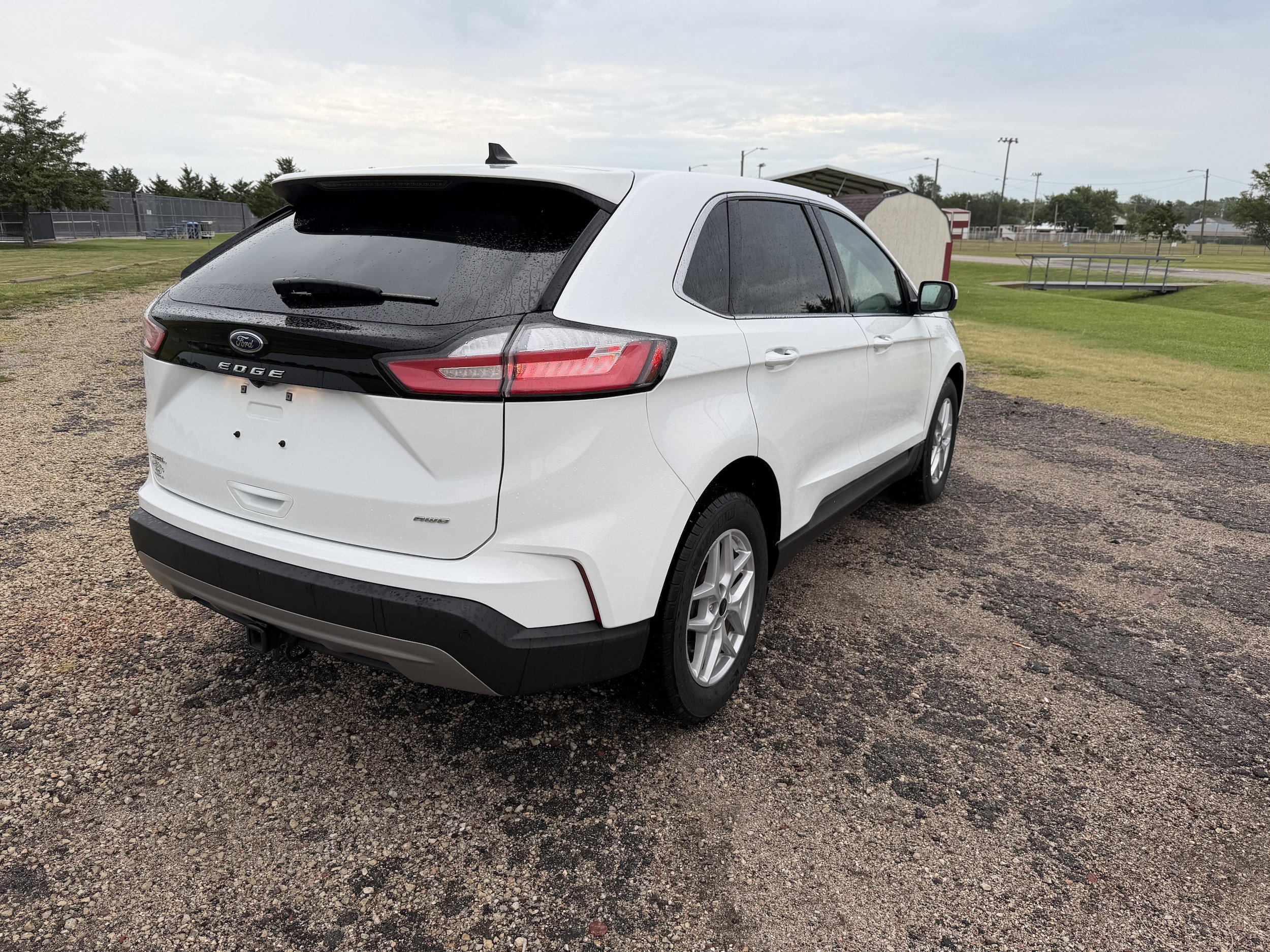 Used 2024 Ford Edge SEL w/ Convenience Package AWD/4WD image 3