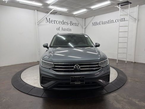 Used 2024 Volkswagen Tiguan SE w/ Panoramic Sunroof Package image 2