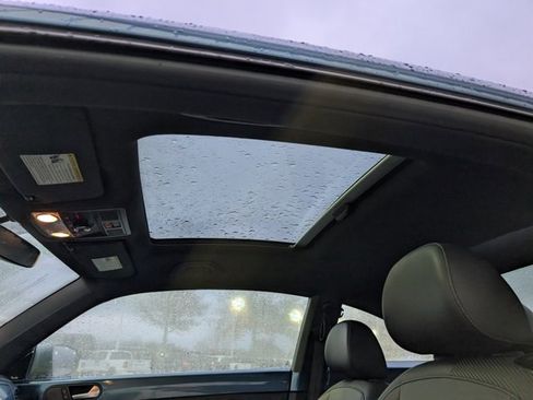 Used 2019 Volkswagen Beetle 2.0T SE image 3