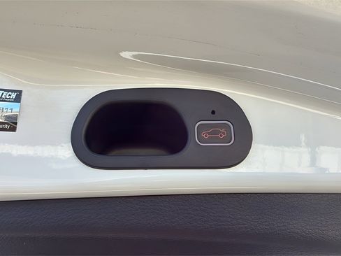 Used 2017 Toyota RAV4 LE image 10