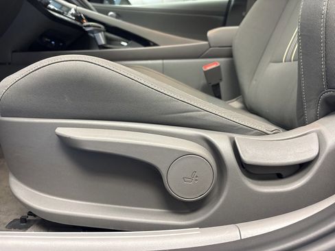 Used 2025 Hyundai Elantra SEL image 27