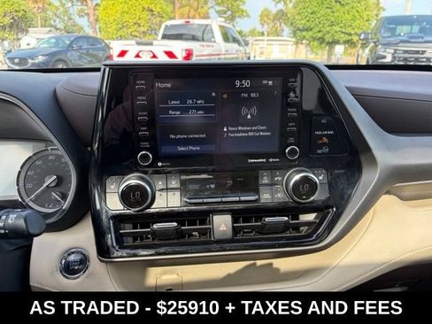 Used 2022 Toyota Highlander XLE FWD image 24