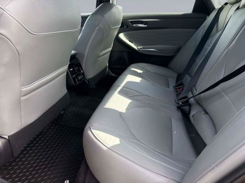 Used 2019 Toyota Avalon Limited FWD image 13