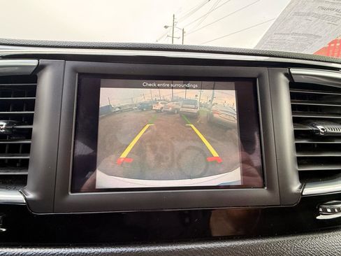 Used 2020 Chrysler Pacifica Touring w/ S Appearance Package image 19