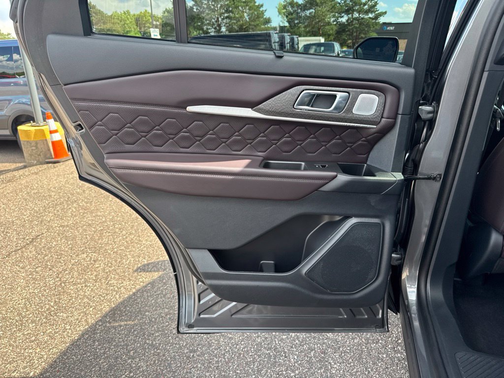 Used 2025 Ford Explorer Platinum w/ Ultimate Package AWD/4WD image 32