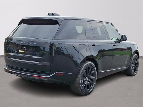 New 2025 Land Rover Range Rover SE image 3