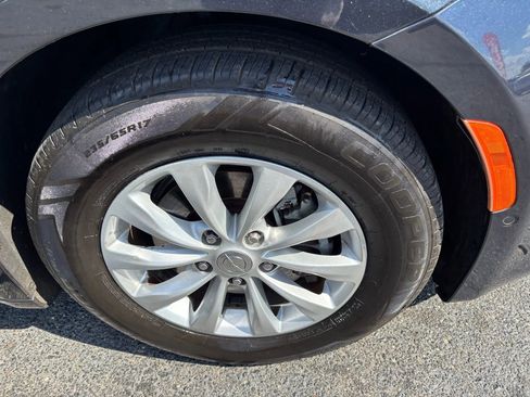 Used 2019 Chrysler Pacifica Touring-L w/ Advanced Safetytec Group FWD image 20