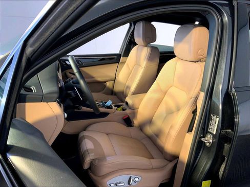 Certified 2026 Porsche Macan AWD/4WD image 5
