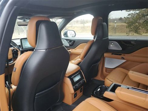 Used 2023 Lincoln Aviator Black Label w/ Dynamic Handling Package image 9
