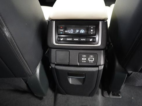 Used 2025 Subaru Ascent Limited w/ Popular Package #1 AWD/4WD image 23