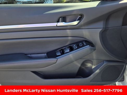Used 2025 Nissan Altima 2.5 SR image 20