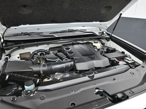 Used 2021 Toyota 4Runner SR5 image 10