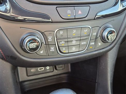 Used 2022 Chevrolet Equinox RS w/ RS Leather Package image 22