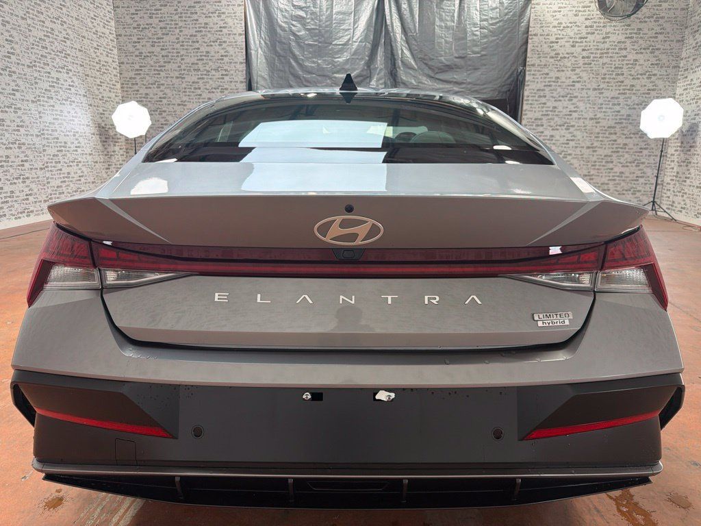 Certified 2024 Hyundai Elantra Limited FWD image 6