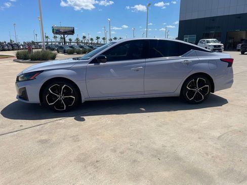 Used 2025 Nissan Altima 2.5 SR FWD image 4