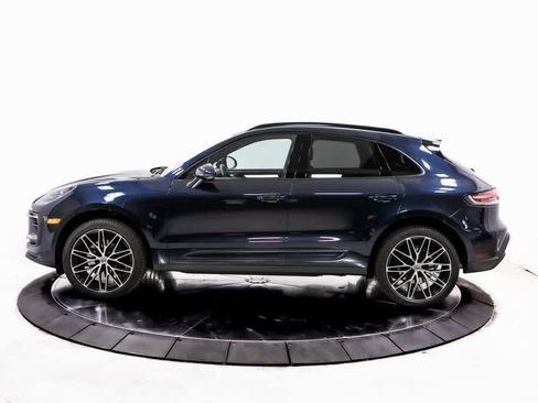 Certified 2023 Porsche Macan image 2