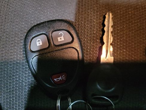 Used 2016 GMC Acadia SLE image 32