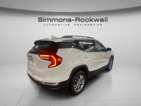 Used 2024 GMC Terrain SLT image 5