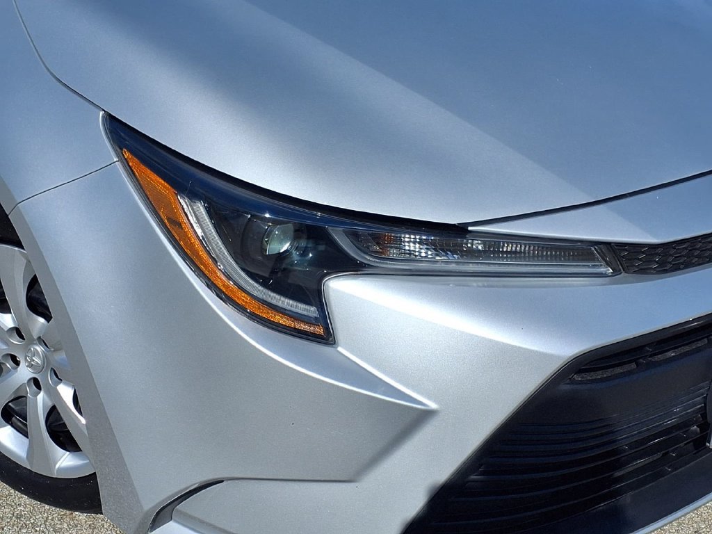 Used 2024 Toyota Corolla LE FWD image 2
