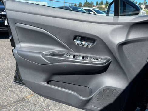 Used 2025 Nissan Versa SV FWD image 18