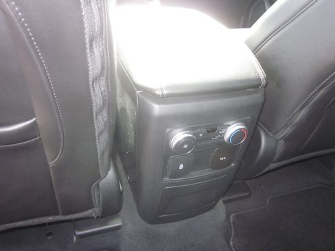 Used 2022 Ford Explorer XLT w/ Equipment Group 202A AWD/4WD image 14