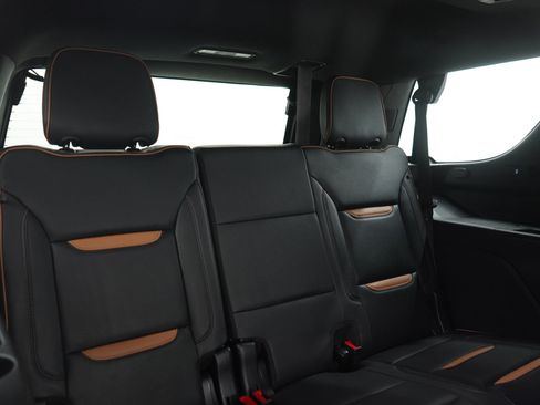 Used 2023 GMC Yukon AT4 w/ AT4 Premium Package AWD/4WD image 13