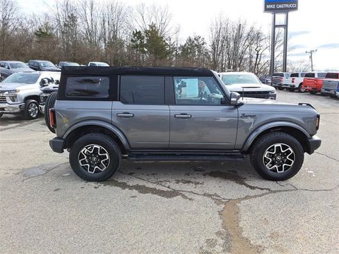 Used 2024 Ford Bronco Outer Banks image 6