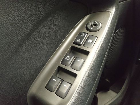 Used 2018 Kia Forte S image 27