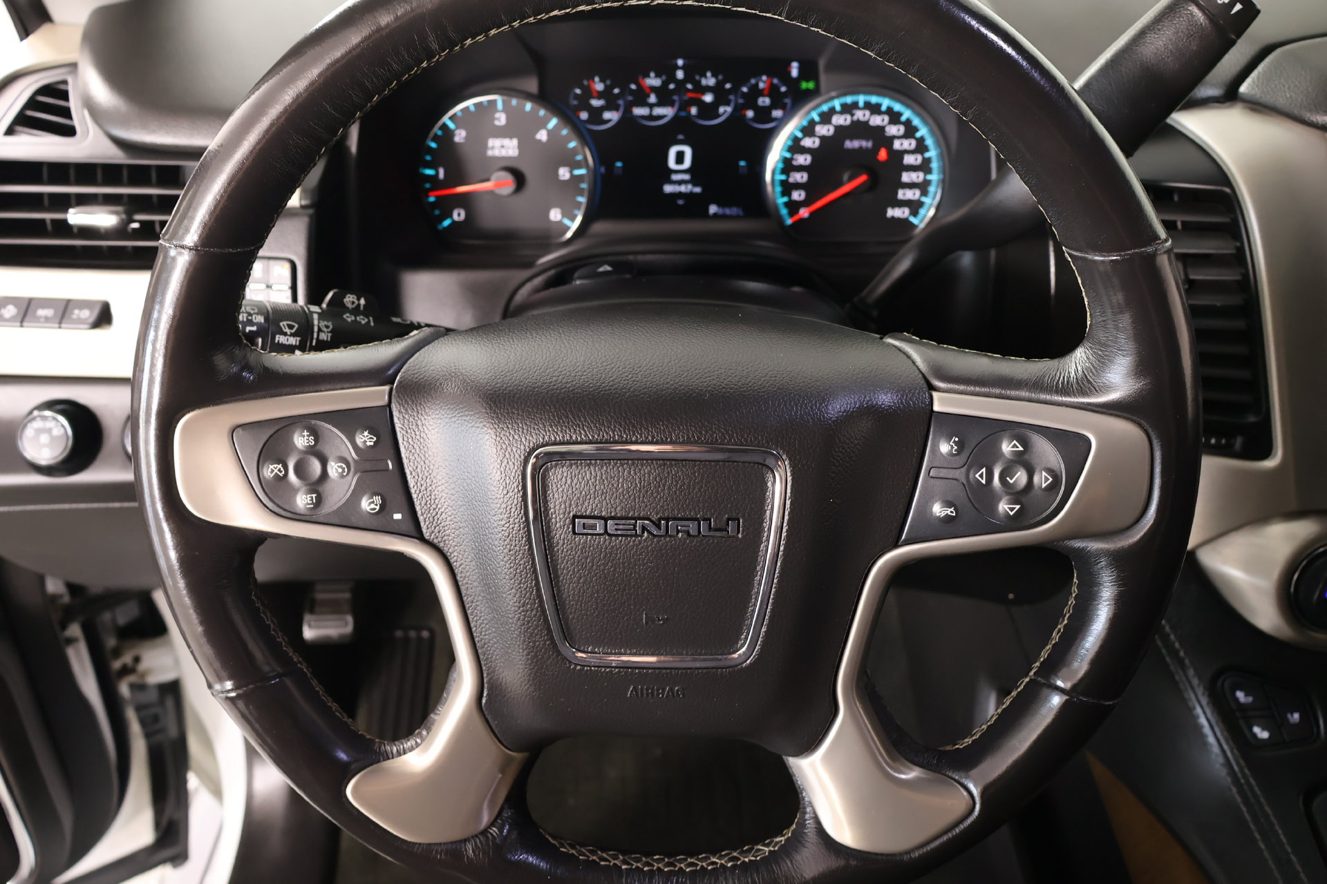 Used 2018 GMC Yukon Denali w/ Denali Ultimate Package AWD/4WD image 3