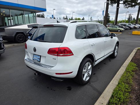 Used 2014 Volkswagen Touareg TDI AWD/4WD image 5