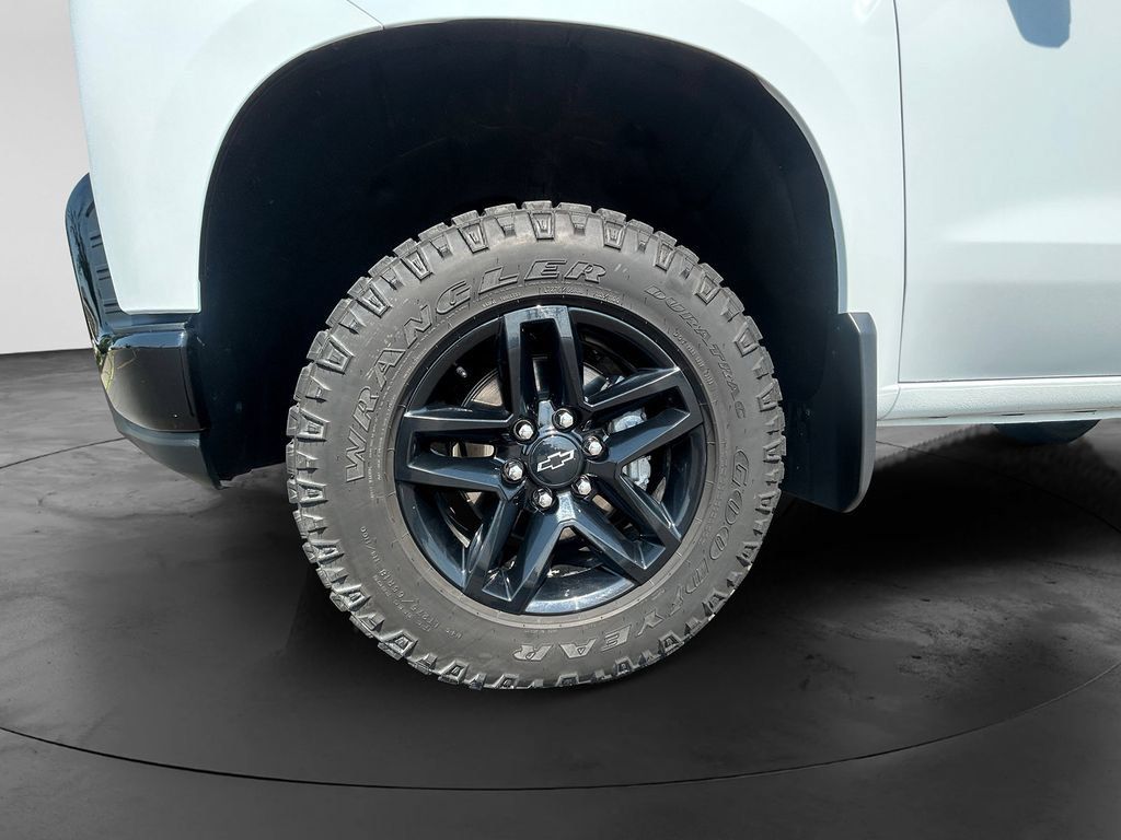Used 2020 Chevrolet Silverado 1500 Custom Trail Boss w/ Custom Convenience Package AWD/4WD image 9