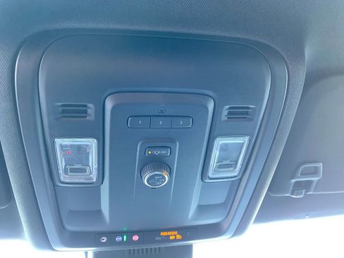 Used 2023 GMC Yukon SLT image 41